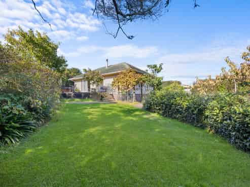 41 Amberley Avenue, Te Atatu South