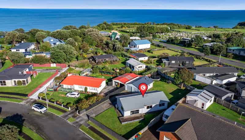 23 Pohutukawa Drive, Opunake