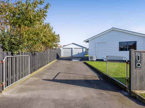 23 Pohutukawa Drive, Opunake