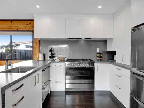 23 Pohutukawa Drive, Opunake