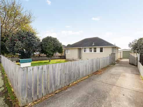 37 Montgomery Crescent, Bader