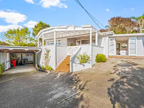11B Waiora Road, Stanmore Bay
