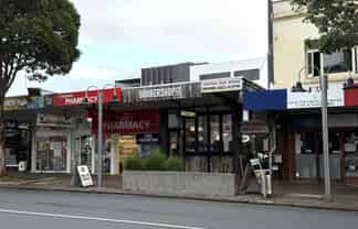 AFFORDABLE RETAIL SHOP IN CENTRAL TAKAPUNA
