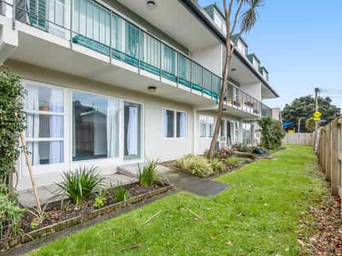 2/25 Britannia Street, Petone