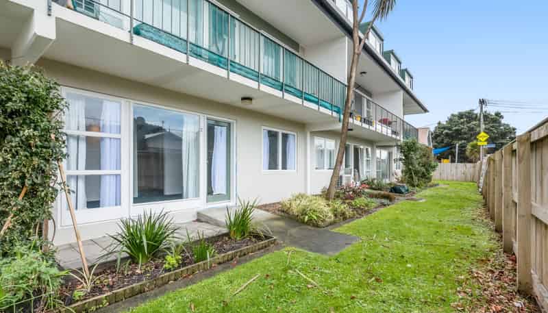 2/25 Britannia Street, Petone