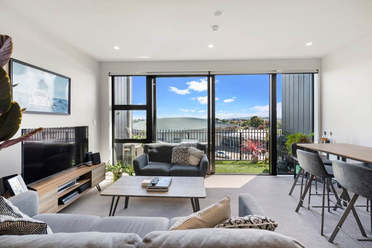 2-Bedroom 1 car park Under $549k in Otahuhu - Więcej