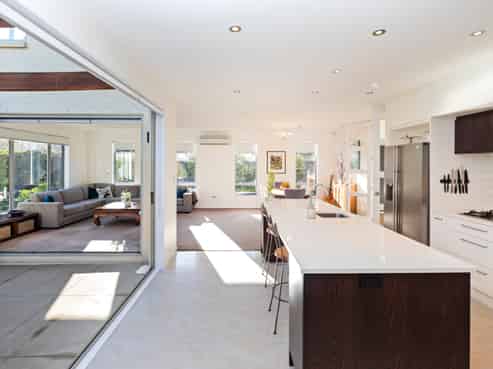134 Hussey Road, Northwood