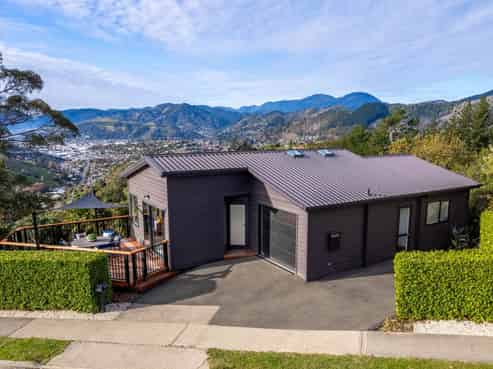 319 Princes Drive, Britannia Heights
