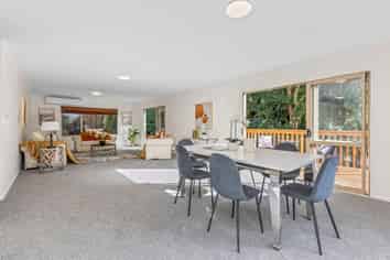 22 Poturi Streams Avenue, Titirangi