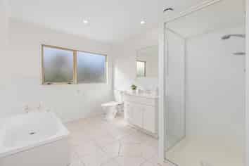 22 Poturi Streams Avenue, Titirangi
