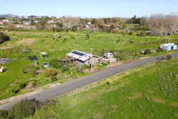 18 Neavesville Road, Puriri