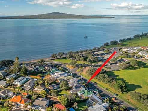 10 Seabreeze Road, Narrow Neck