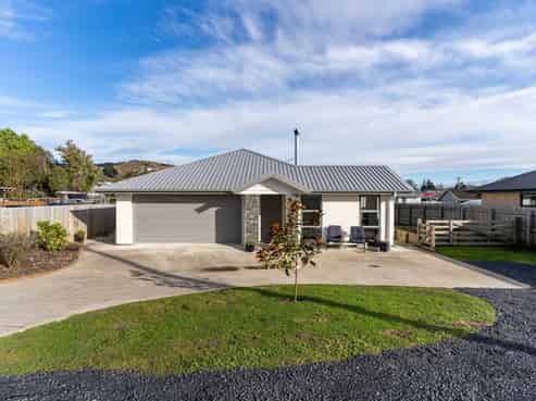 6 Nore Street, Waihola