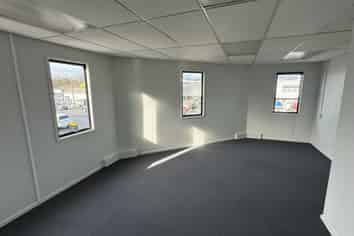 High Profile Sydenham Office/Warehouse