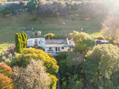 340 Alma-maheno Road, Deborah