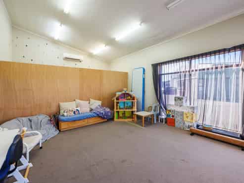 Industrial warehouse for lease