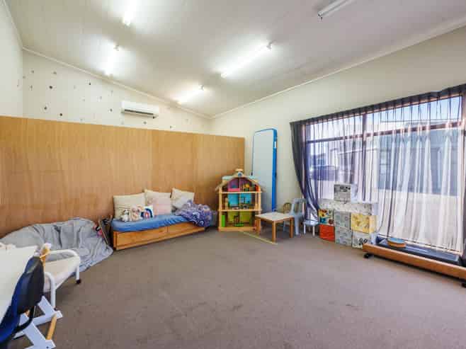 Industrial warehouse for lease