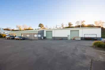 Industrial warehouse for lease