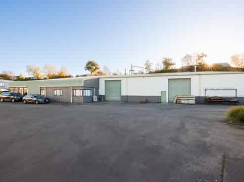 Industrial warehouse for lease