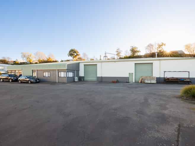 Industrial warehouse for lease