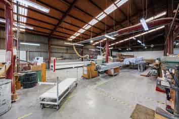 Industrial warehouse for lease