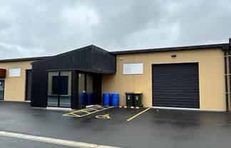 118m2 Warehouse available for Lease