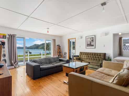 611 Beach Road, Whangamata