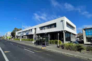 AFFORDABLE TIDY OFFICE WITH GREAT FRONTAGE