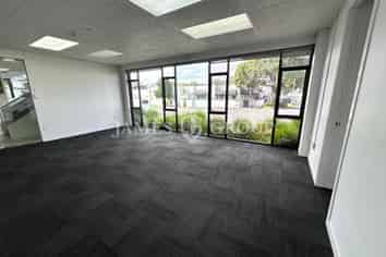 AFFORDABLE TIDY OFFICE WITH GREAT FRONTAGE