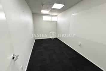 AFFORDABLE TIDY OFFICE WITH GREAT FRONTAGE