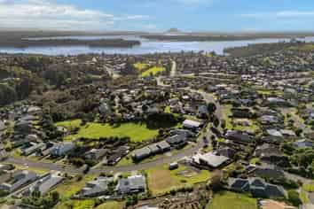 81 Oteki Park Drive, Welcome Bay