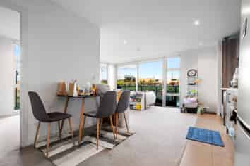 104/5 Rose Garden Lane, Albany