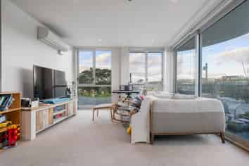 104/5 Rose Garden Lane, Albany