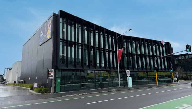 1/335 Lincoln Road, Addington
