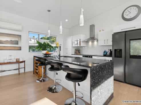 1037 Whangaparaoa Road, Tindalls Beach