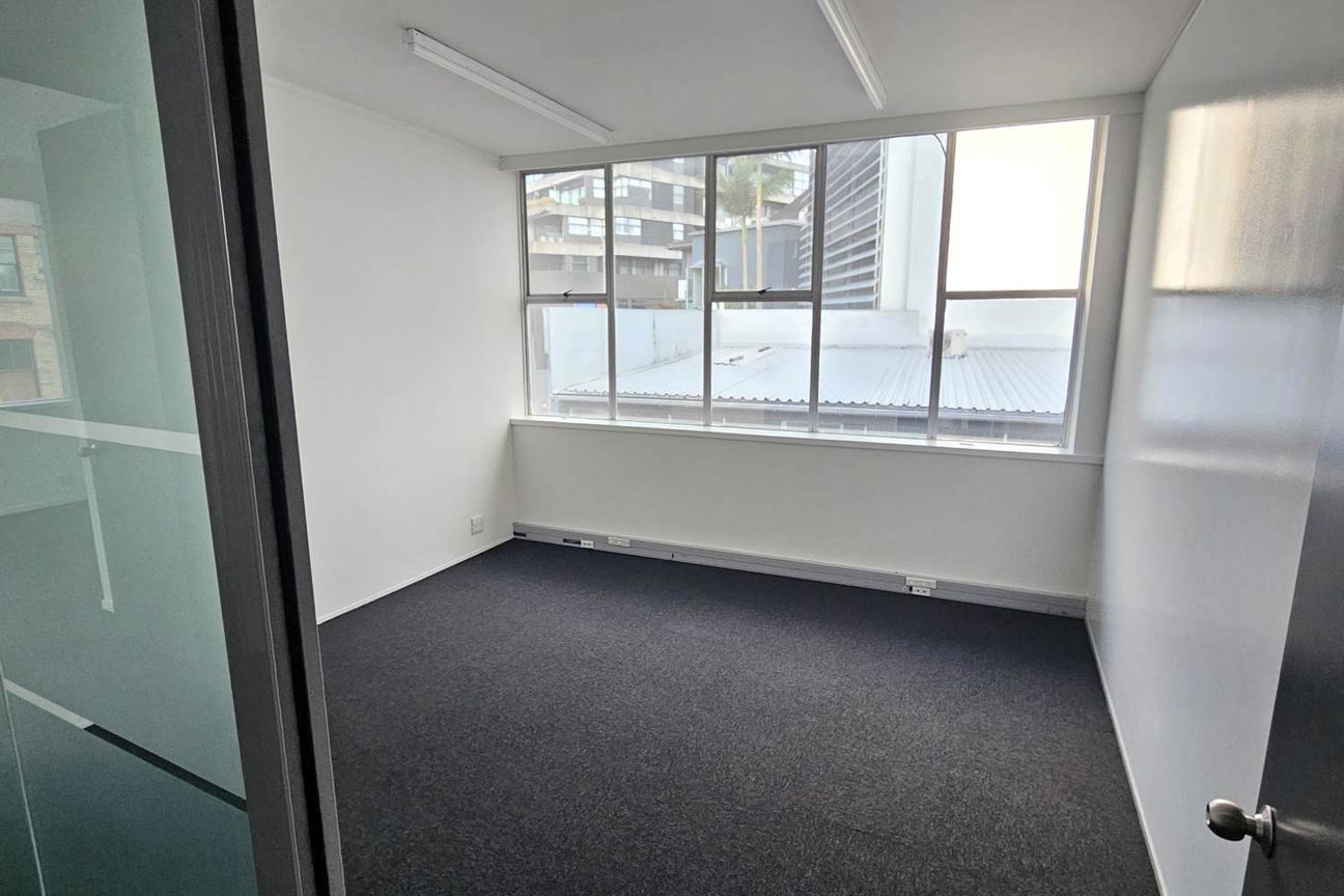 VALUE PARNELL OFFICE WITH CAR PARKS - Vista 6