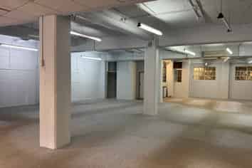 Showroom/Office Available Victoria Street West