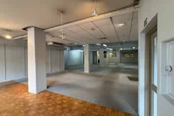 Showroom/Office Available Victoria Street West