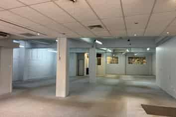 Showroom/Office Available Victoria Street West