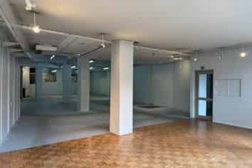 Showroom/Office Available Victoria Street West