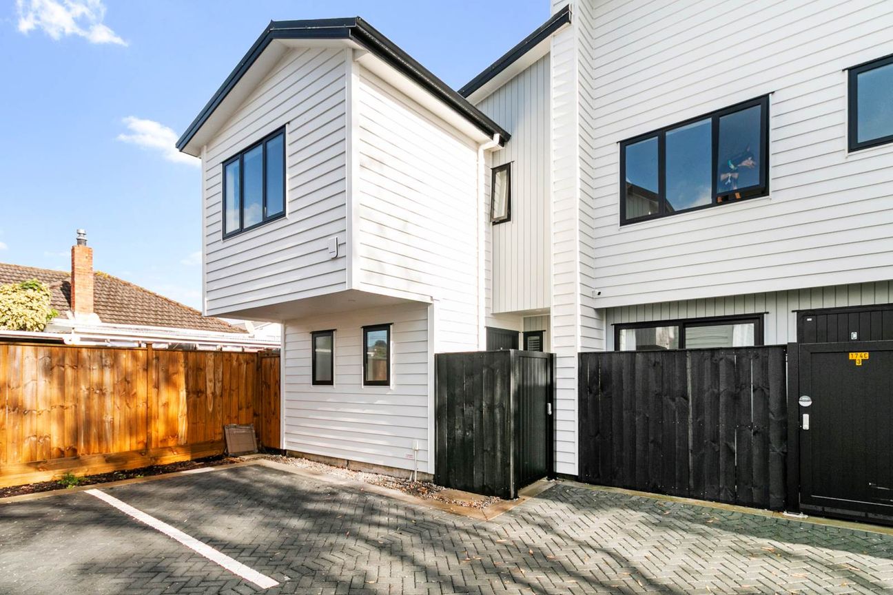 Calling all Investors and First-Home Buyers! - Vista 4