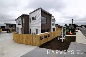B/62 Royal Road, Massey