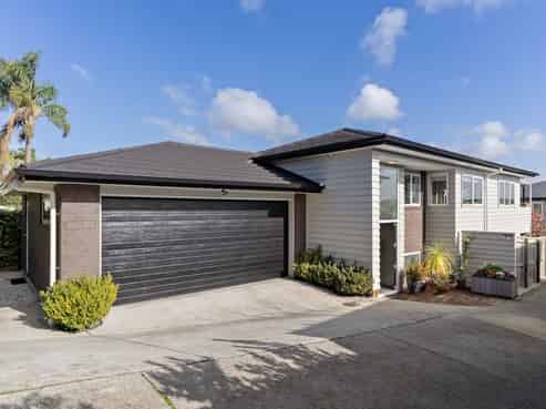 780 East Coast Road, Oteha