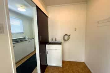 77 Botanical Road, Takaro