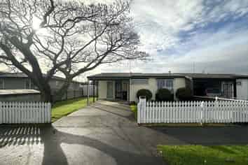 77 Botanical Road, Takaro
