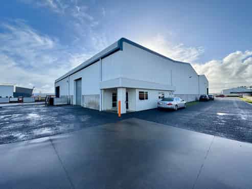 Bell Block warehouse with gantry