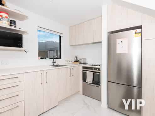 7/3 Johnston Grove, Taita