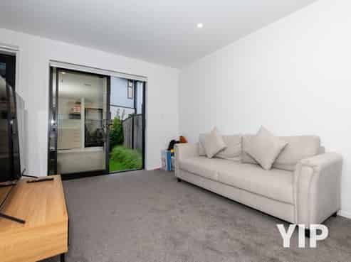 7/3 Johnston Grove, Taita
