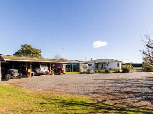 934 Riverslea Road South, Longlands