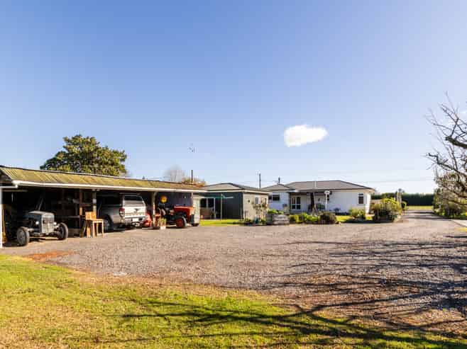 934 Riverslea Road South, Longlands